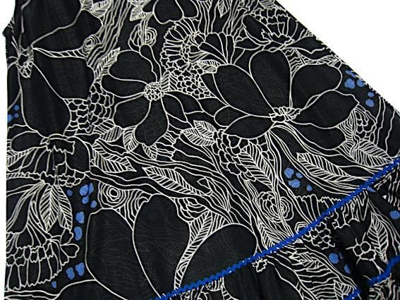 トクコプルミエヴォル☆美品！ボタニカルフラワー　ユラユラ揺れるフレアチュニック☆