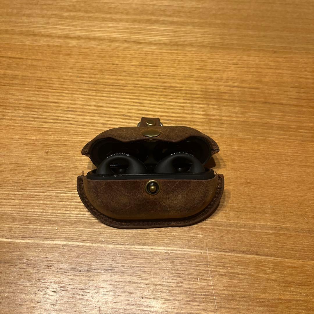 ambie ワイヤレスイヤフォン 充電ケース付き　レザーカバー付き