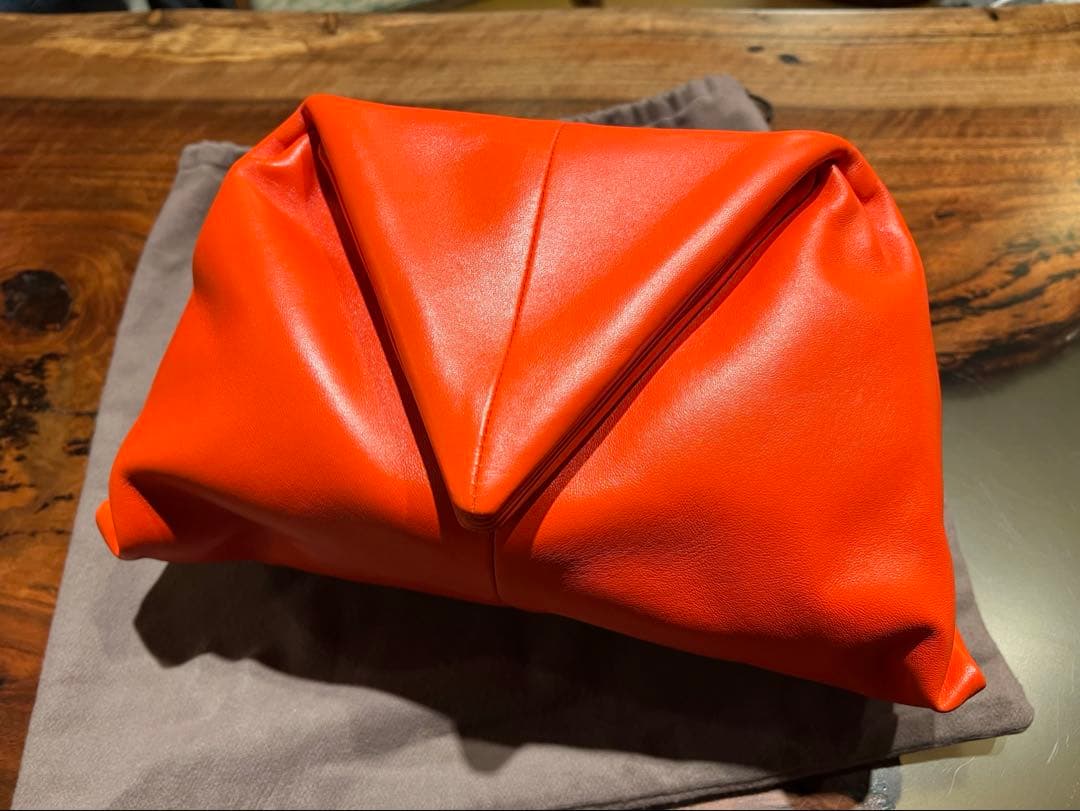 BOTTEGA VENETA　トライアングル　クラッチバッグ美品