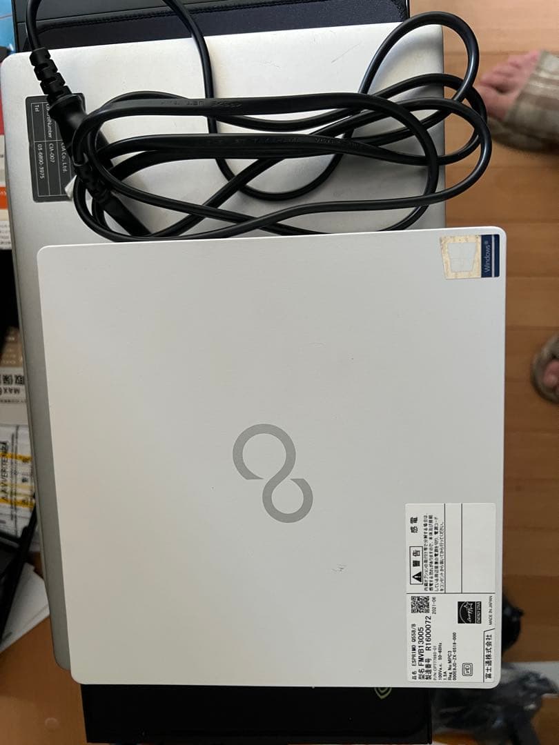 Fujitsu Esprimo ホワイト ノートPC