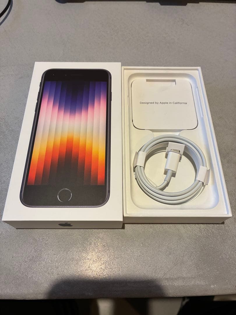 i*5様 Apple iPhoneSE 3 64GB本体