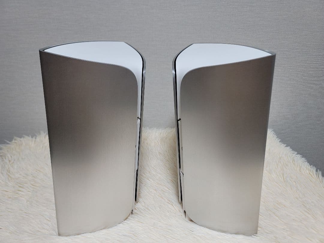 Bang&Olufsen Beolab 17（デスクスタンド付き）