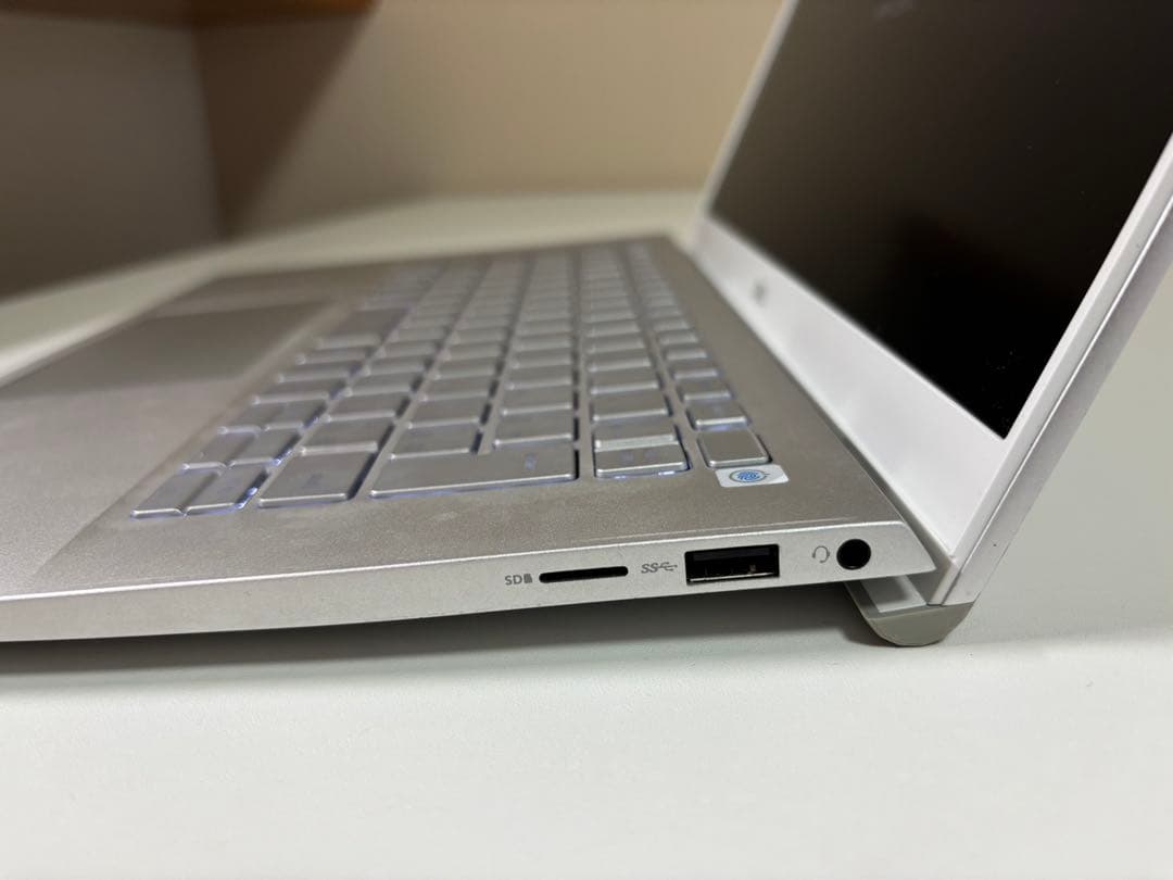 Dell モバイルノートパソコン Core i5/8GB/256GB SSD