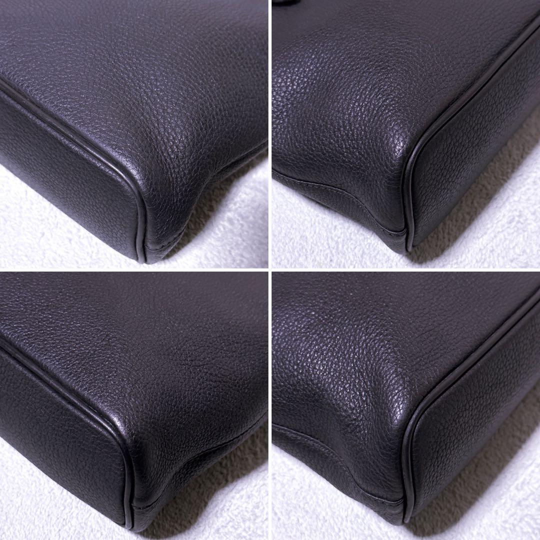 A4【未使用級】バーバリー ビジネスバッグ シボ革 3層 ゴールド金具 ブラック