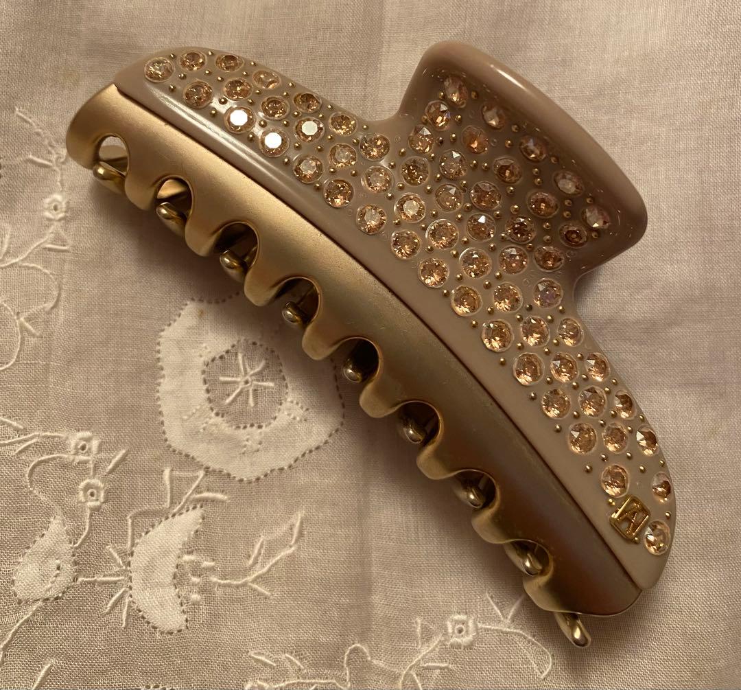 新品未使用品 アレクサンドルドゥパリ☆スワロフスキー使用ベージュ色ヘアクリップ