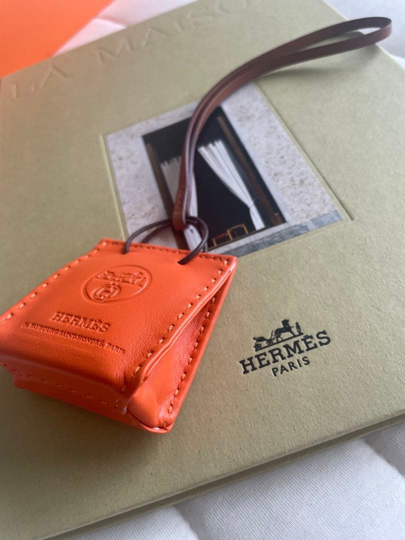 よ*ー様 HERMES エルメス　チャーム　ショッパーチャーム　オレンジ　カタロ