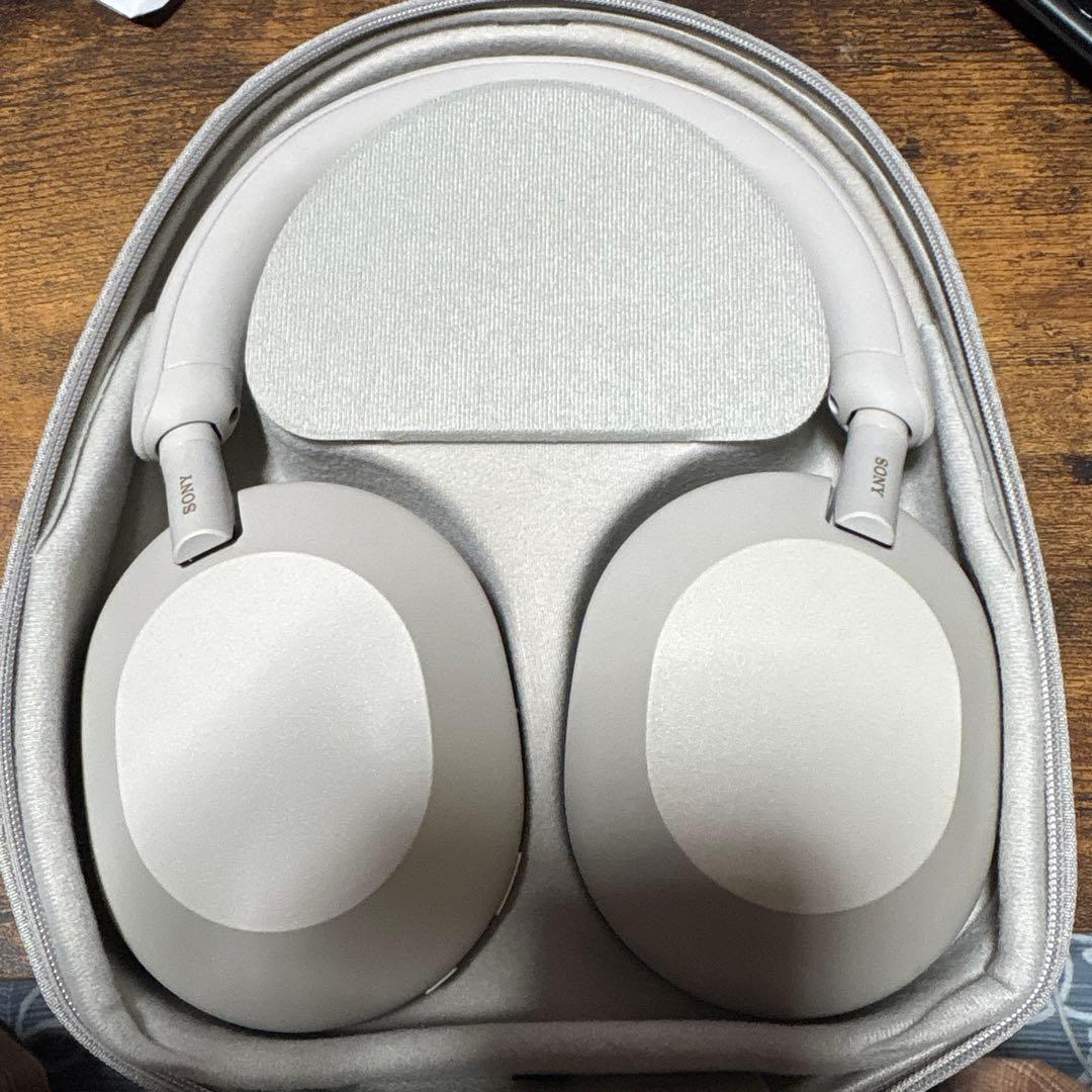 SONY ワイヤレスヘッドホン　プラチナシルバー