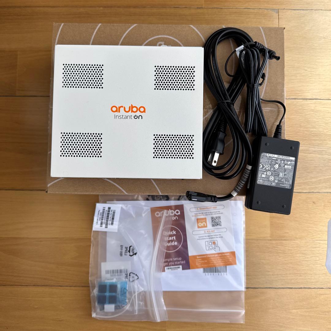 Aruba Instant On 1830 8ポートスイッチ