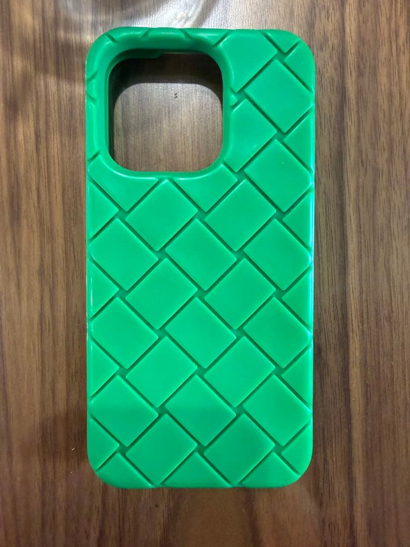 BOTTEGA VENETA グリーン iPhone15pro ケース