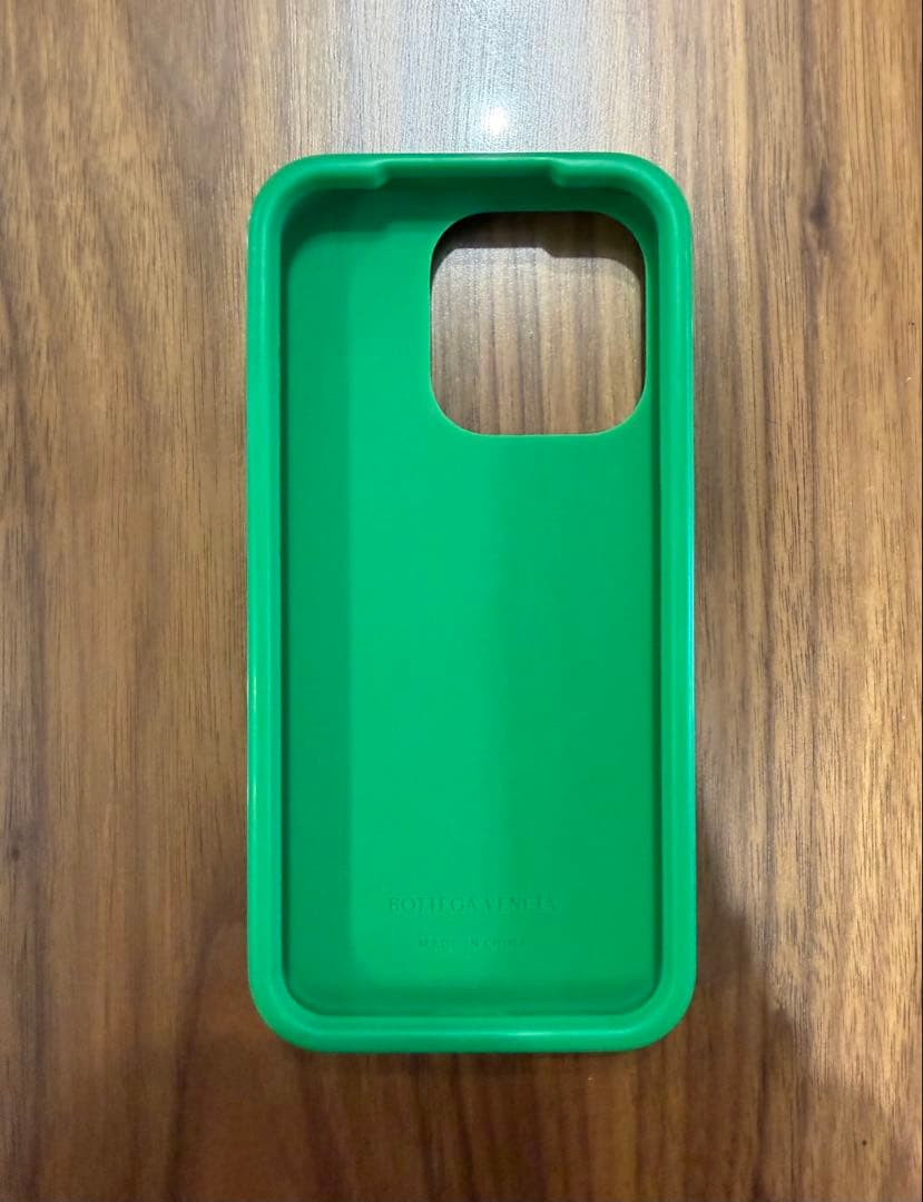 BOTTEGA VENETA グリーン iPhone15pro ケース