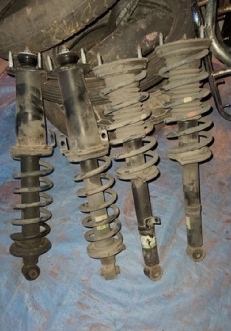 200系クラウン　サスペンション4本セット