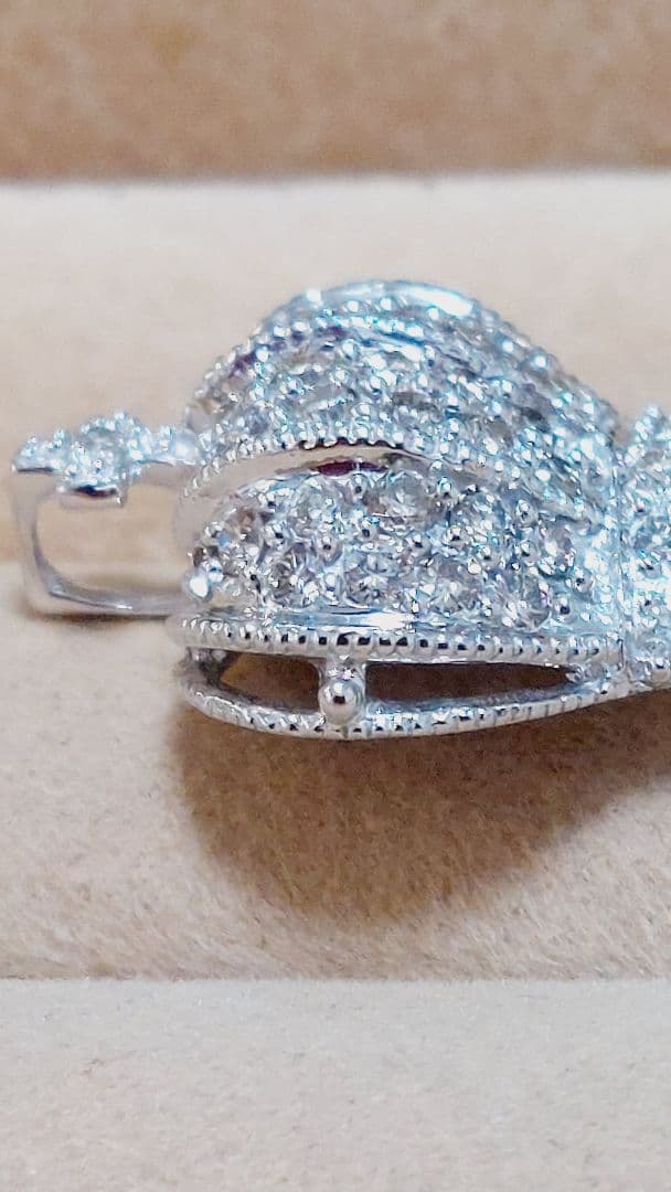 大赤字綺麗です!笠原真寿美 K18WG王冠ダイヤペンダントトップ