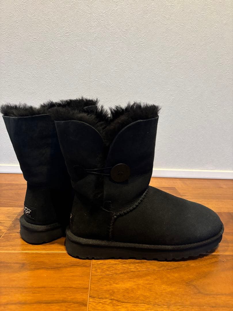 【美品】UGG W BAILEY BUTTON 24cm