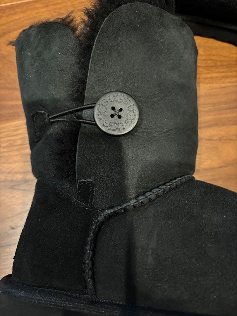 【美品】UGG W BAILEY BUTTON 24cm