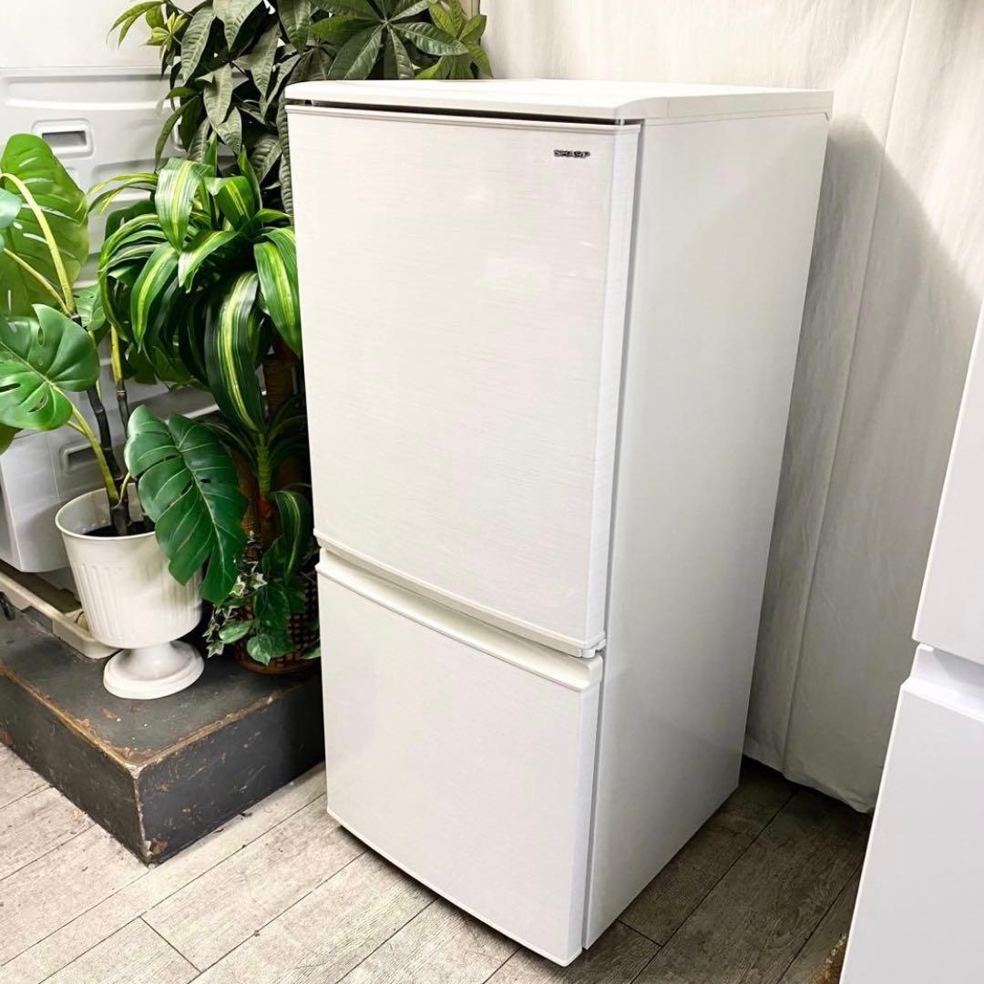 どっちも付け替えドアだから設置場所に悩まない！一人暮らしに！冷凍冷蔵庫137L