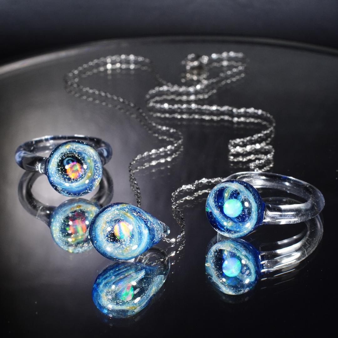 【Ｓ】ガラスの小宇宙　オパールリング　ペンダント　ブレスレッド