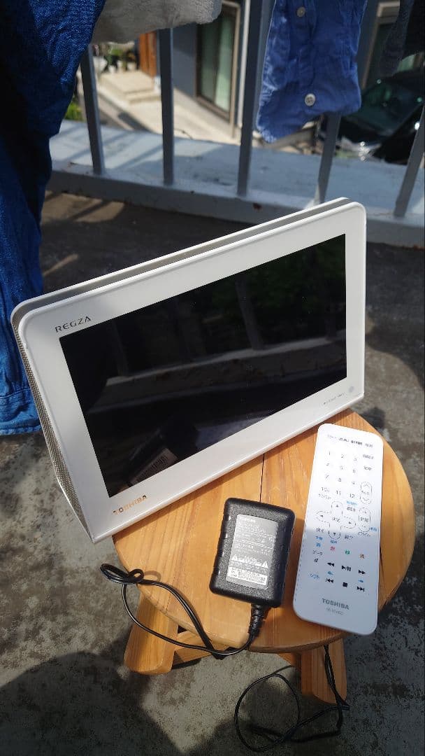 週末 値下げTOSHIBA REGZA ポータブルテレビ 10WP1