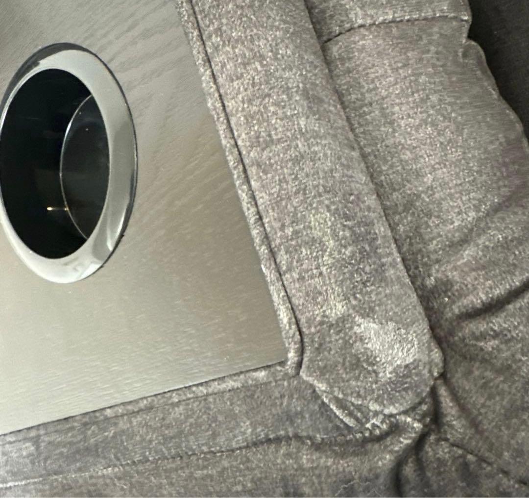 高級感あるおしゃれなテーブル付き　自動足置き　大きめソファー