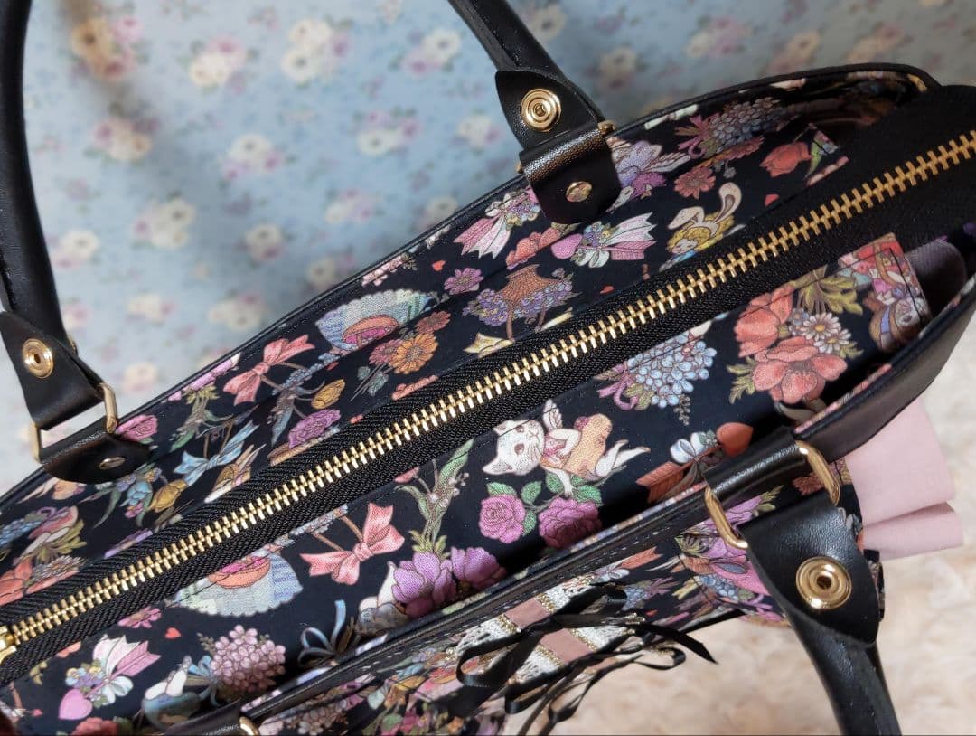 美*ち様 ジョリーフルール　フラップファスナートート　マイリトルテイラー　ブラッ