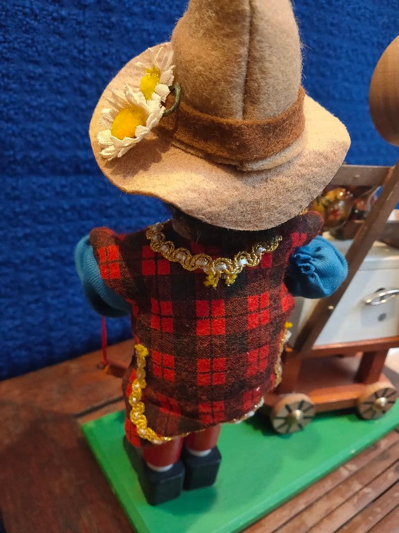 ヴィンテージ　旧西独製　シュタインバッハ　木製　煙出し人形　オルゴール付き