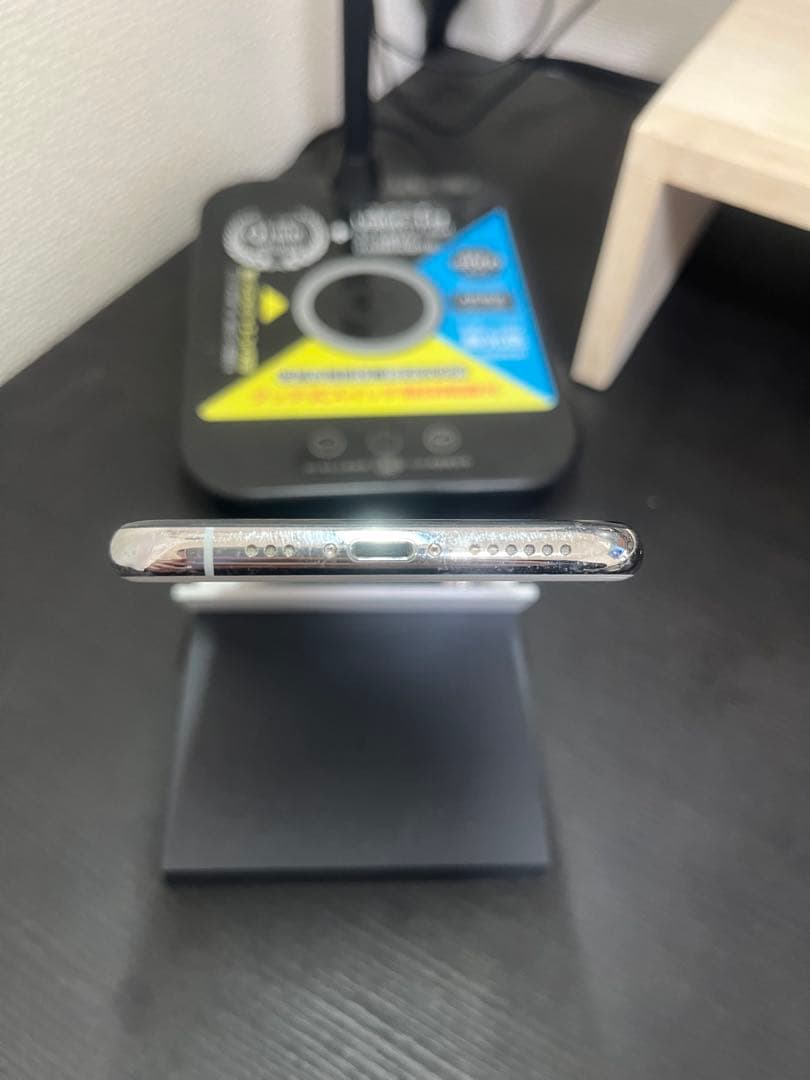 ぴぴ【ジャンク品】 iPhone Xs シルバー 本体