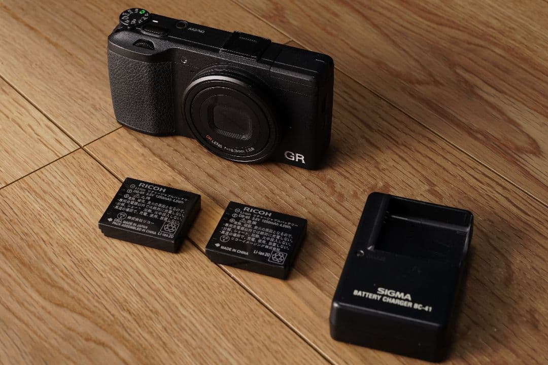 【傷あり、撮影問題なし】RICOH GR (APS-Cサイズ)