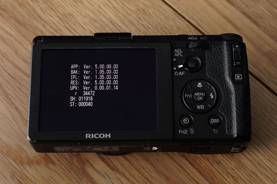 【傷あり、撮影問題なし】RICOH GR (APS-Cサイズ)
