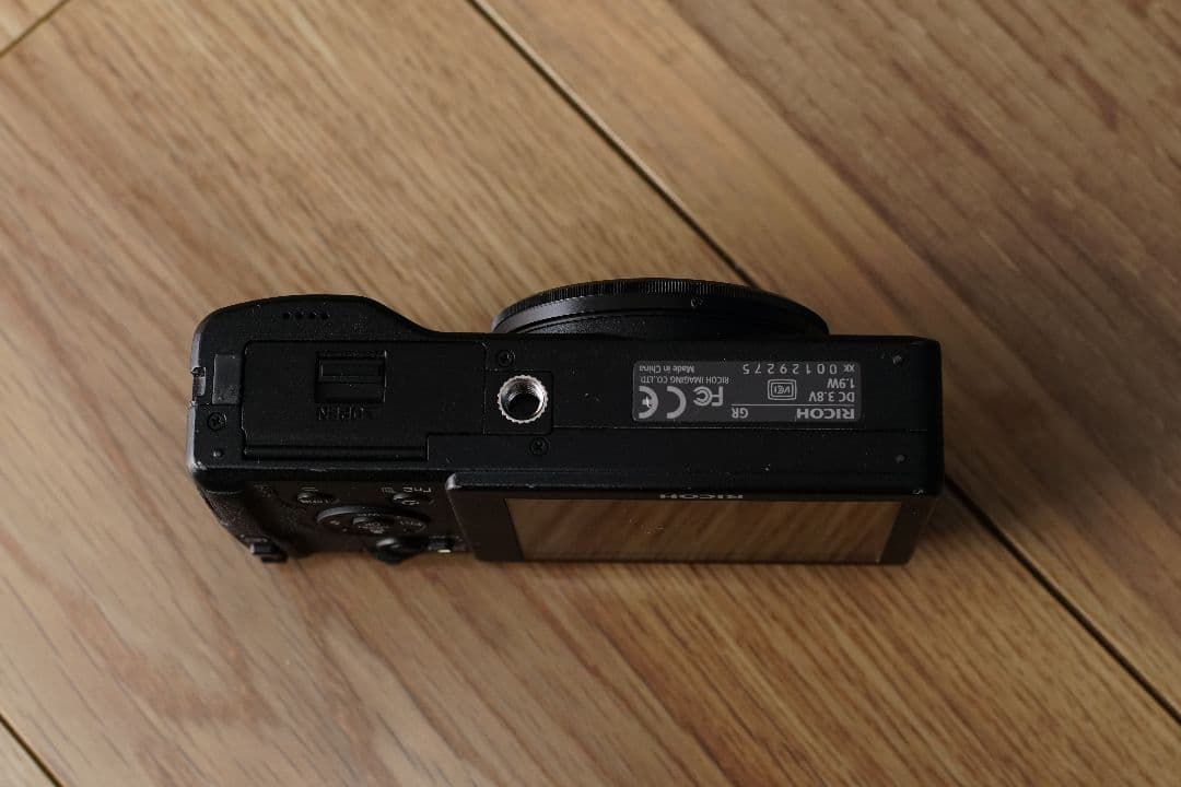【傷あり、撮影問題なし】RICOH GR (APS-Cサイズ)