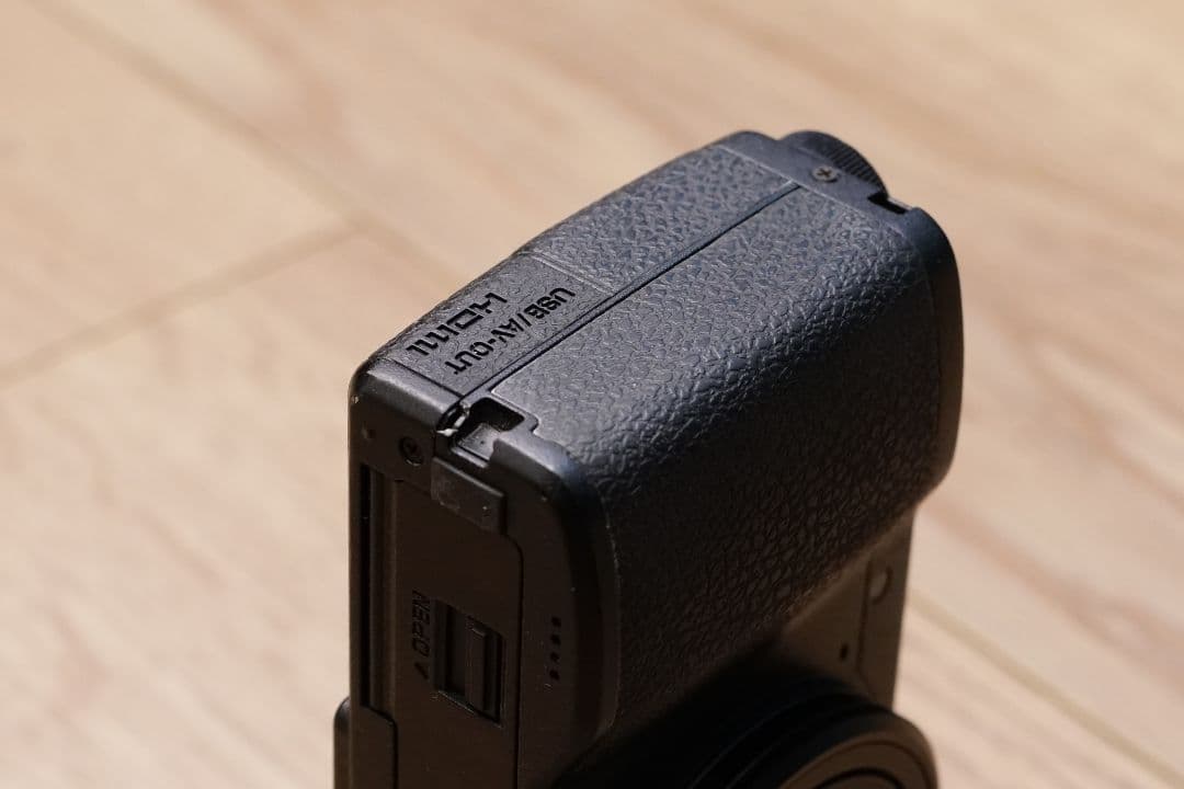 【傷あり、撮影問題なし】RICOH GR (APS-Cサイズ)