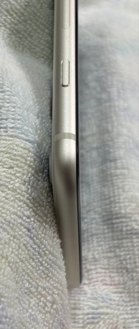 iPhone SE 第3世代 64GB 本体 スターライト