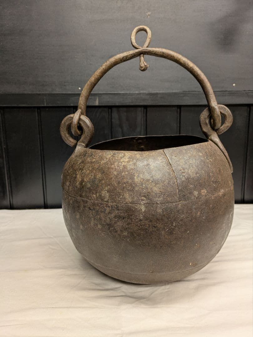 アンティーク　古いアイアンのバケツ/鉄のつるべ 　　鉢カバー　 古家具　ビン　缶