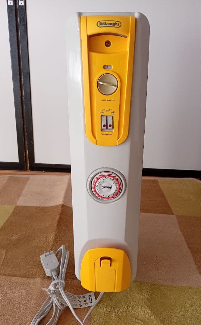 美品✧DeLonghi H770320E-FY-W オイルヒーター 1200W