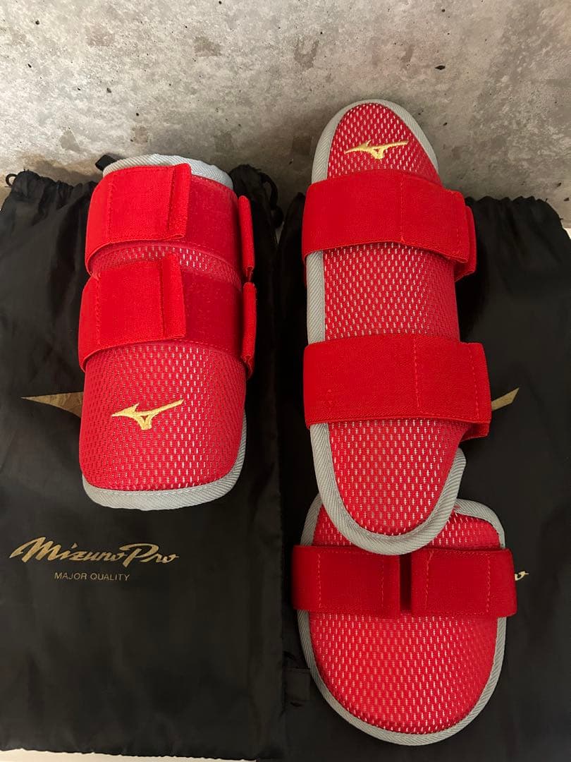 ✨美品✨【ミズノプロ】エルボーガード &フットガード赤 収納袋付き、右打者用
