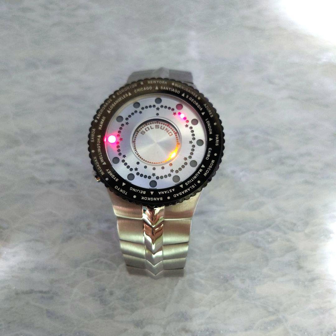 【激レア未使用同様】SOLSUNO SOLW/700R サイバーデザイン腕時計