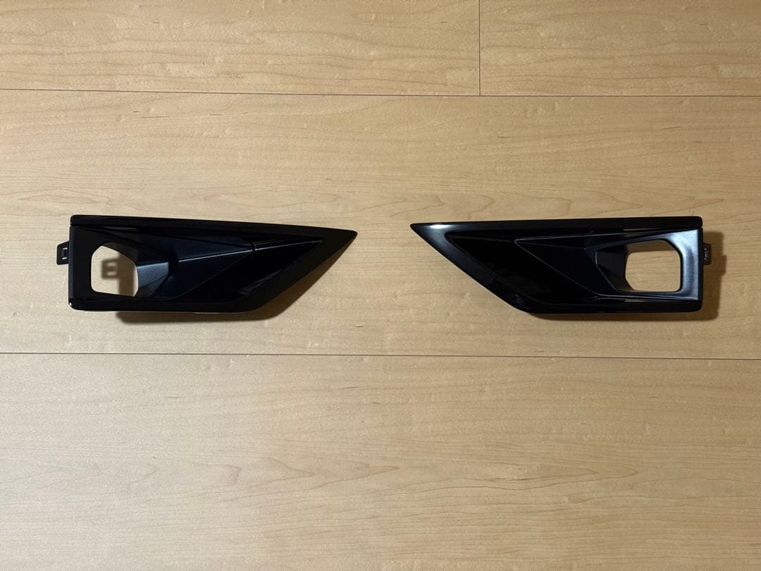 DELICA D:5フォグランプガーニッシュ シャモニー新車外し純正黒