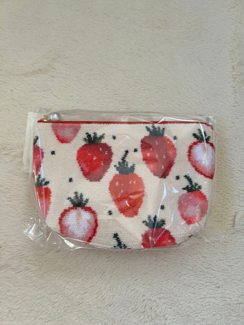 新品未開封　いちご柄　フェイラー　ポーチ