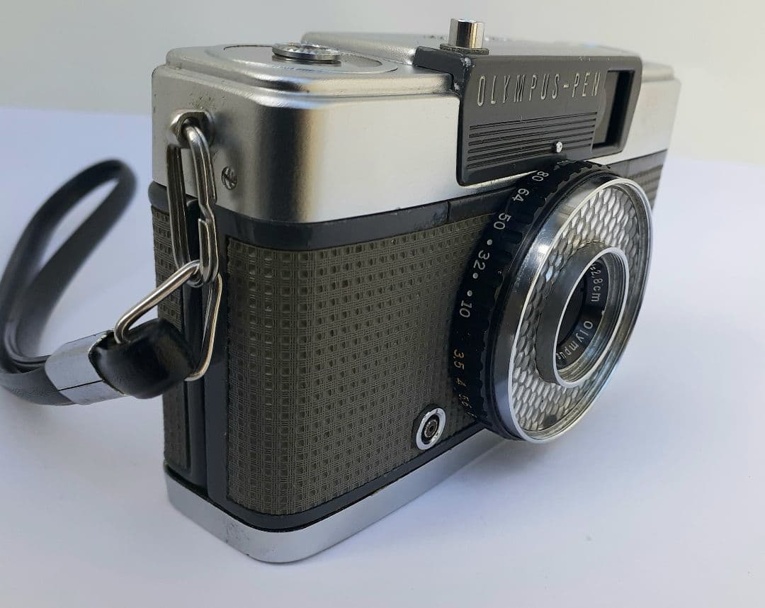 簡単EE撮影、フィルムが２倍に使えるハーフカメラの決定番「オリンパス・ペンEE」