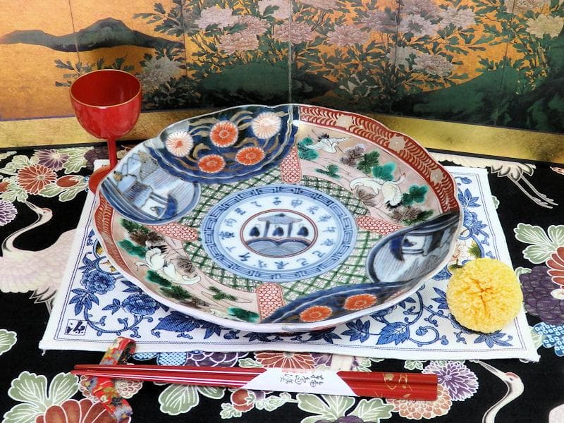 古伊万里　金襴手　色絵　鶴に菊　赤壁の賦図　８寸皿　C719AS-CZs