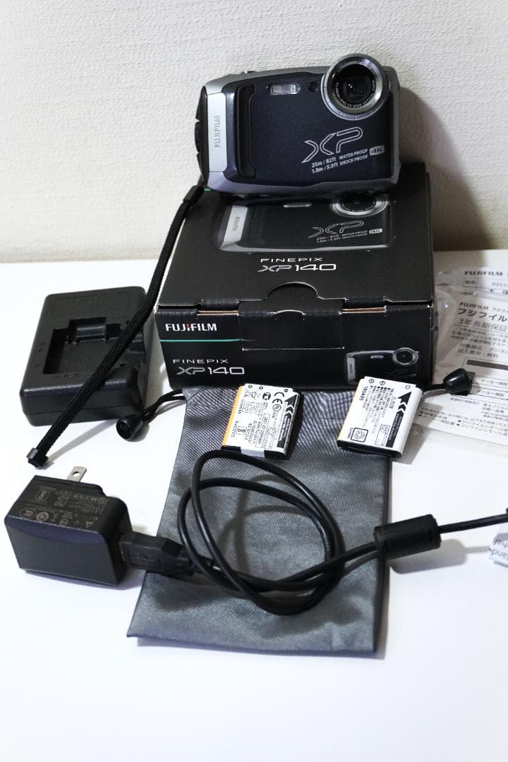 デジタルカメラ☆FUJIFILM FinePix XP140・バッテリー２個・他