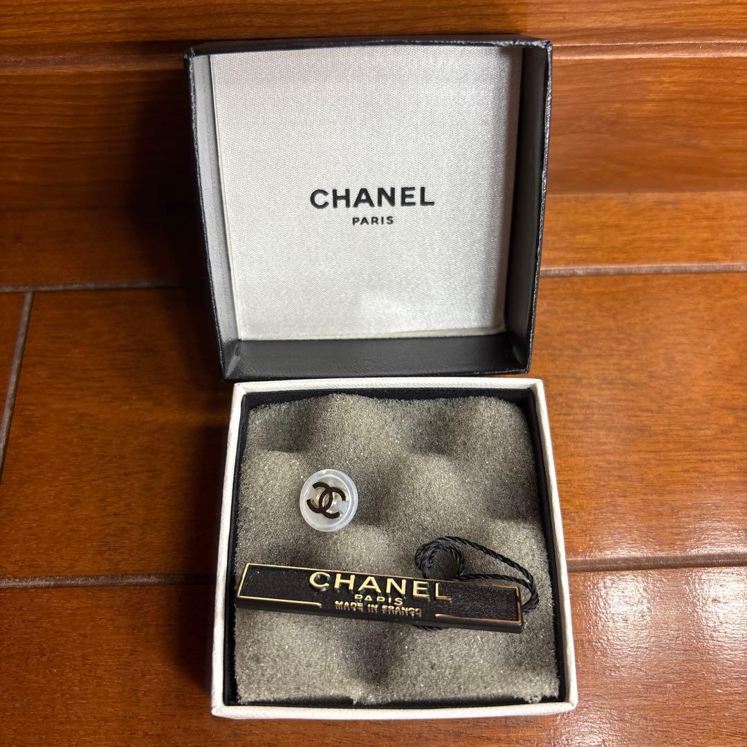 CHANEL 片耳用ピアス ホワイト