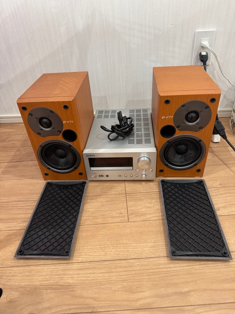 ONKYO ー CR-555 CDレシバーアンプ-本体のみ中古品