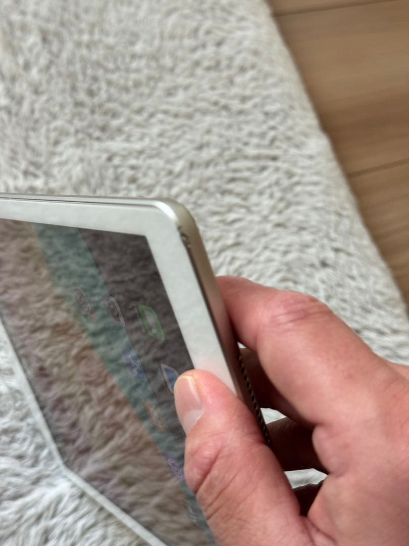 iPad 第6世代 SIMフリー　32GB