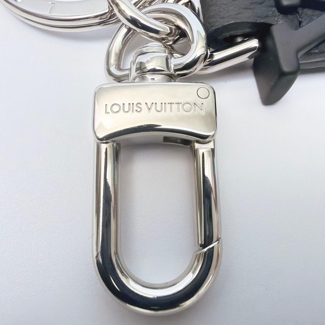 ルイヴィトン キーホルダー・ドラゴンヌ アエログラム ブラック M01194