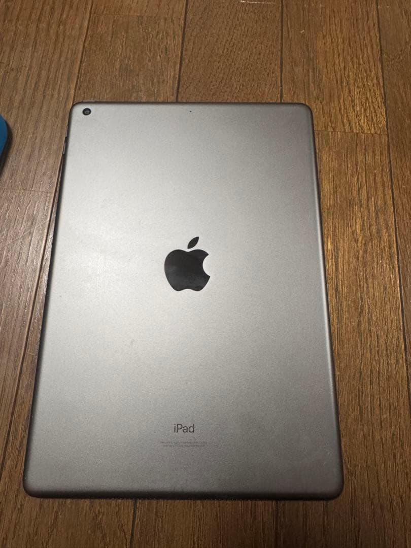 Apple iPad シルバー 本体 10.2インチiPad （64GB）