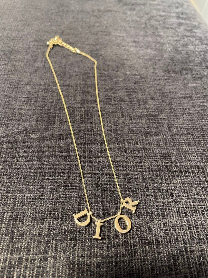 Dior ロゴネックレス シルバー