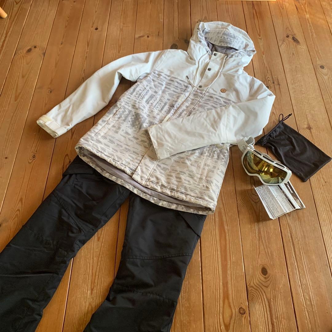 最終値下げ！VOLCOM スノーボードウェア上下女性用M Tranceゴーグル付