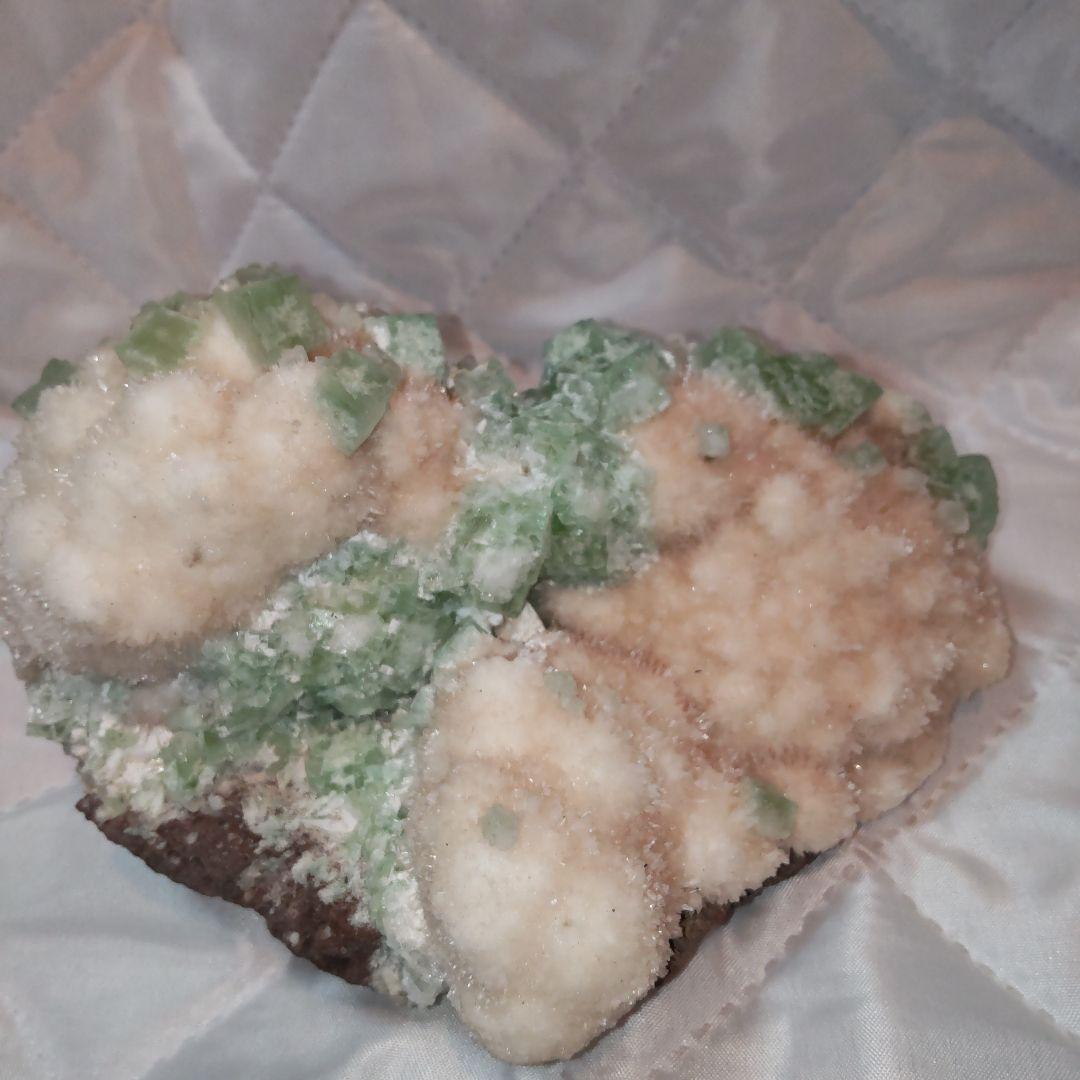 Borders様激レアアポフィライト約１キロ緑と白コントラストスーパービューティ