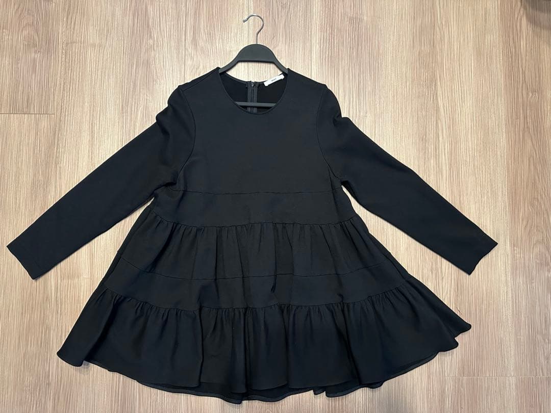 【美品】　YORI ぬくぬくヘムフリルブラウス　黒