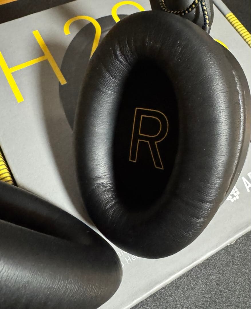 ヘッドホン adam audio H200