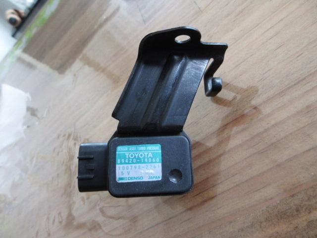 T 実動外し JZA70 ターボプレッシャーセンサー